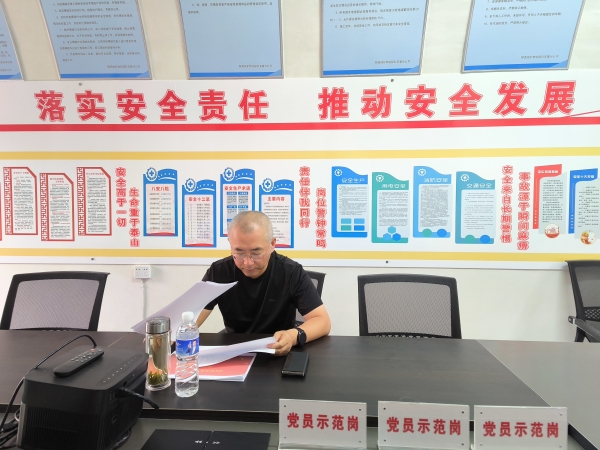 031722683997998407.jpeg 領(lǐng)導(dǎo)_副本.jpg